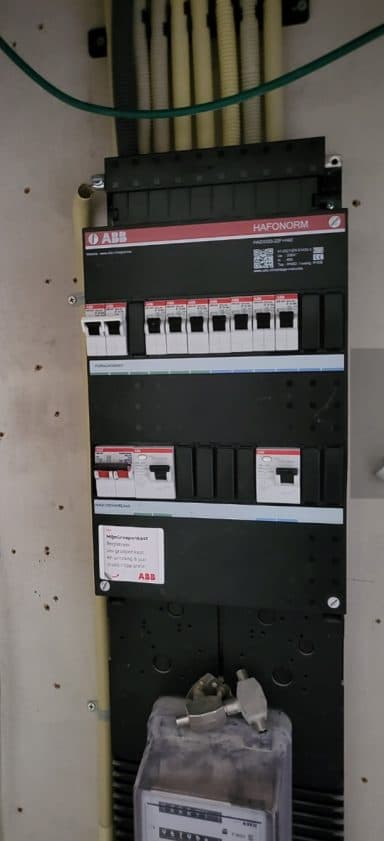 Groepenkast vervangen & uitbreiden door De Elektricien (image-384x841.jpg)